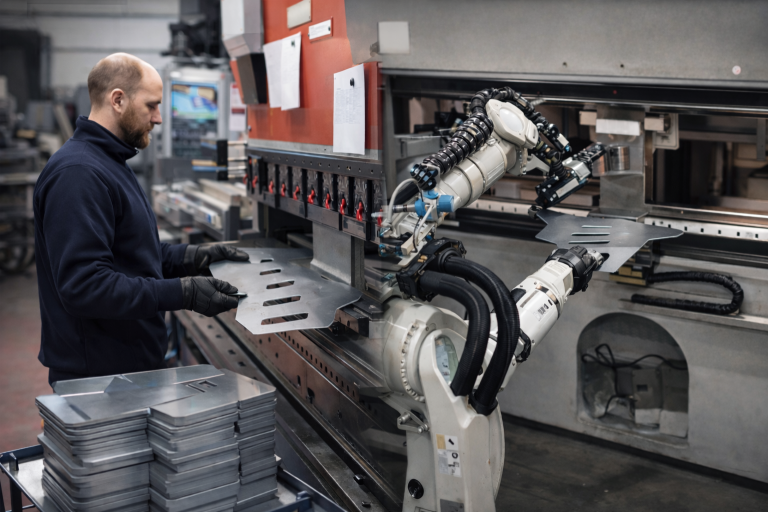Proceso de planchistería para fabricación de estructuras y piezas metálicas planchistería industrial
fabricación de chapa metálica
conformado de chapa
piezas metálicas industriales